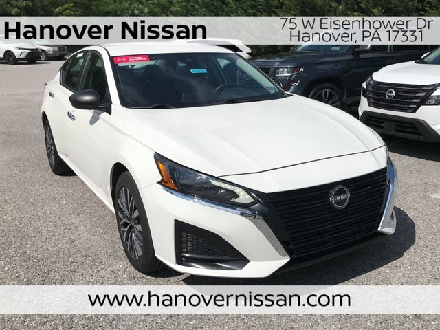 Used 2025 Glacier White Nissan SV image 1