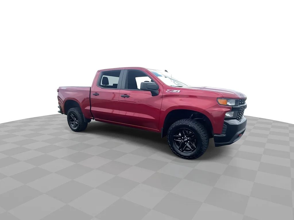 Used 2021 RED HOT Chevrolet Custom Trail Boss image 3