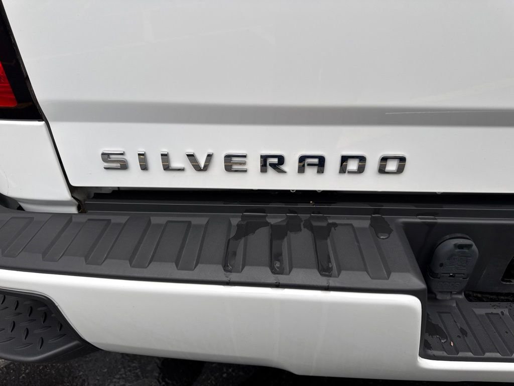 Used 2018 White Chevrolet LT image 17