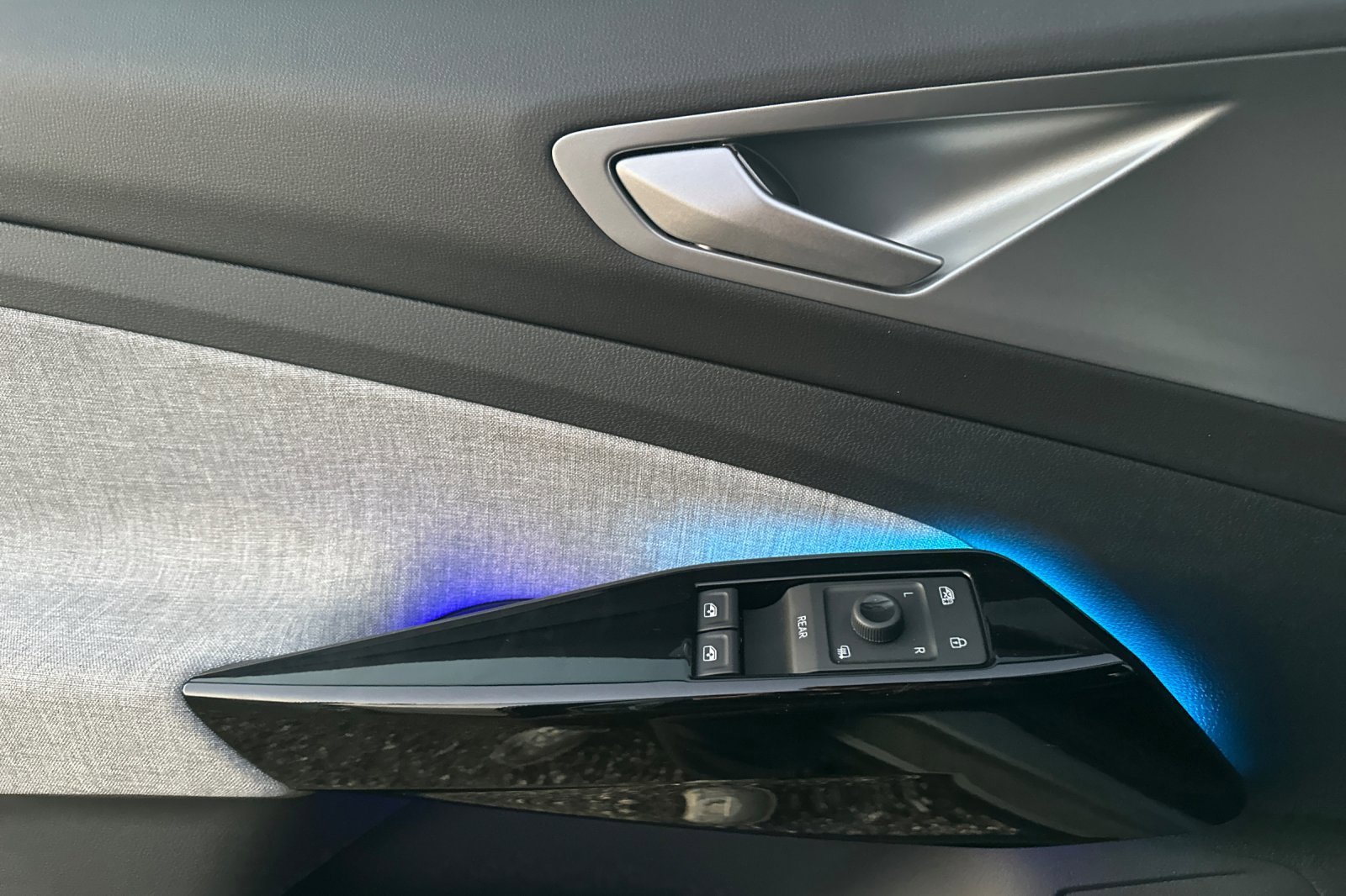 New 2026 Silver Mist Metallic Volkswagen Pro image 11