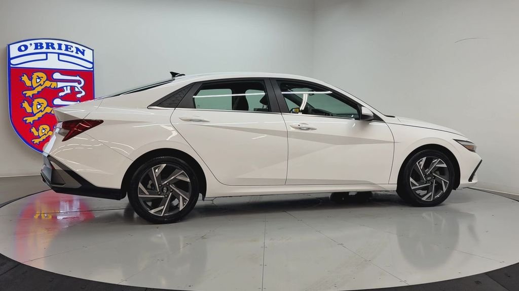 2025 Hyundai Elantra SEL - Photo 4