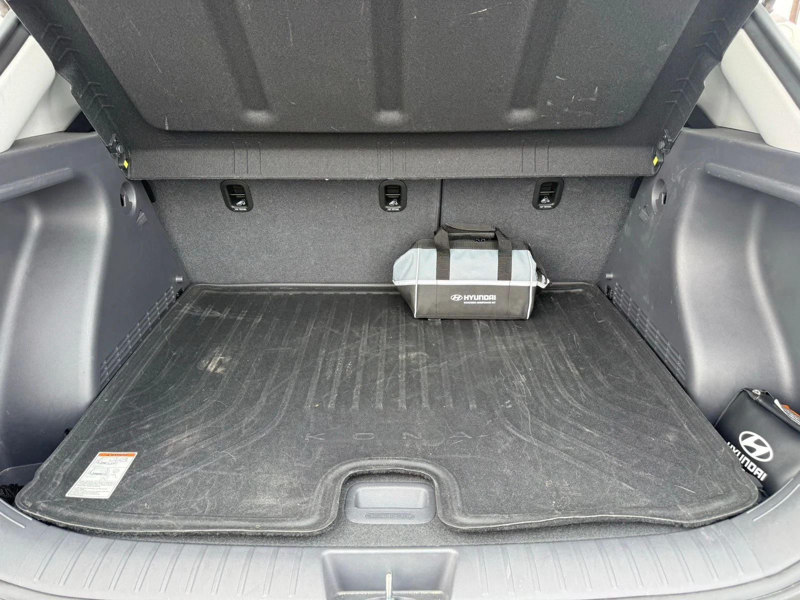 Used 2025 White Hyundai SEL Convenience image 5
