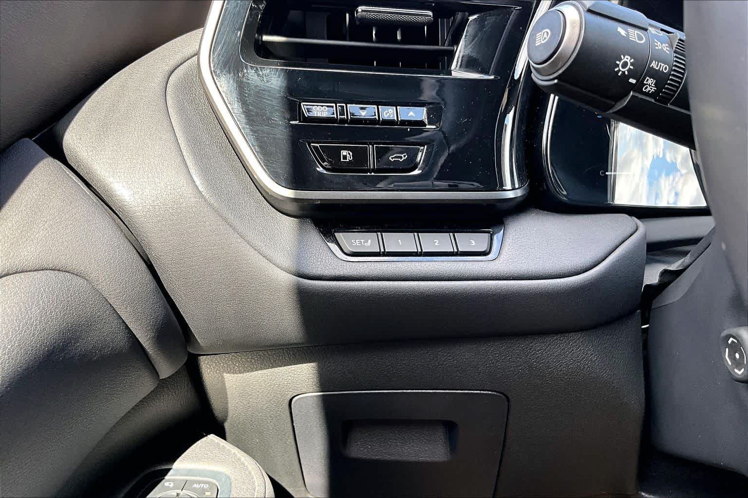 Used 2025 Wind Chill Pearl Lexus Premium image 36
