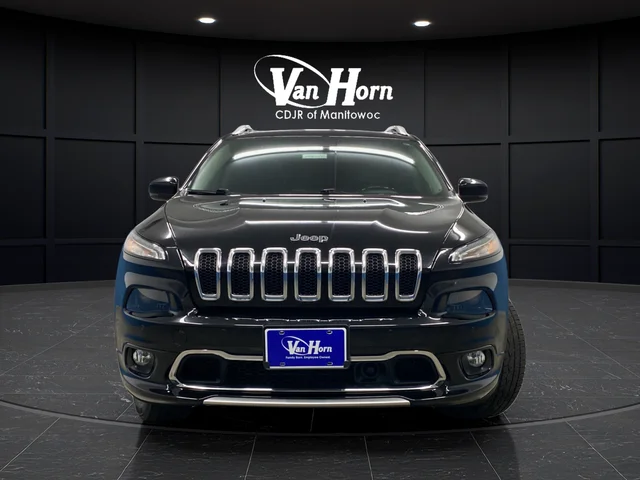 Used 2017 Jeep Cherokee Overland with VIN 1C4PJMJSXHW626022 for sale in Manitowoc, WI