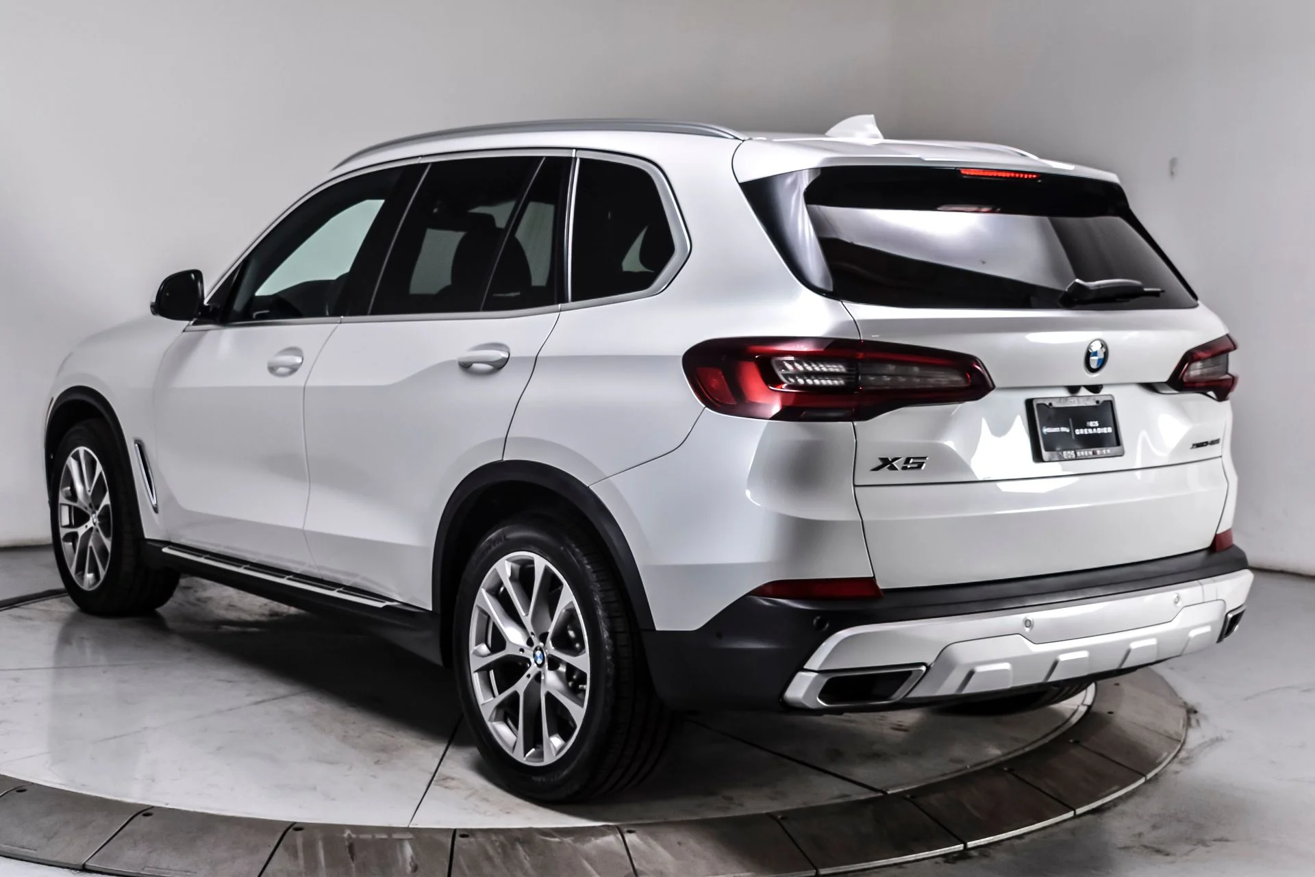 Used 2022 White Metallic BMW xDrive40i image 5
