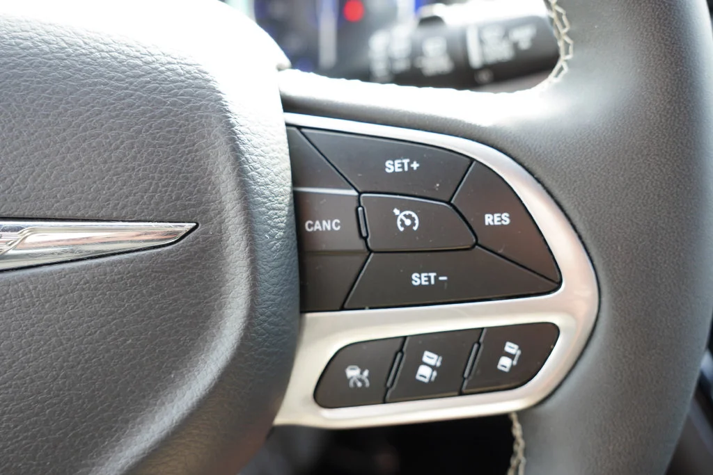 Certified Used 2026 White Chrysler Select image 33