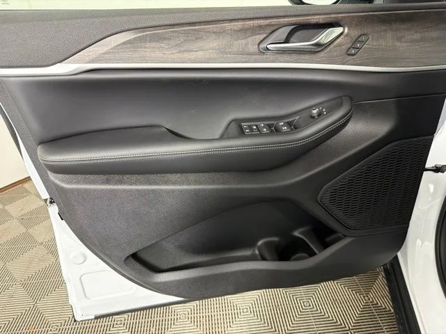 New 2026 White/off-white Jeep Limited image 14