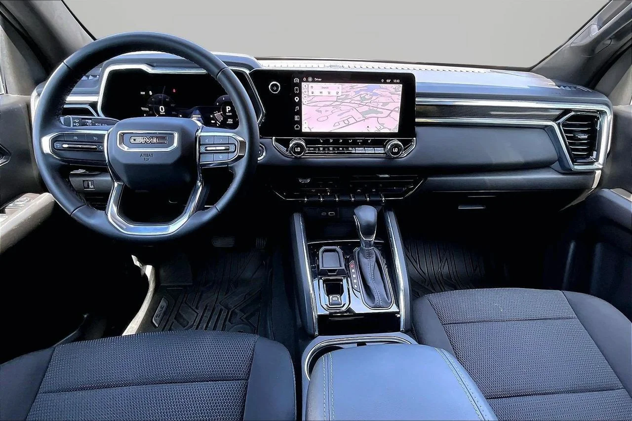 Used 2025 White GMC Elevation image 14