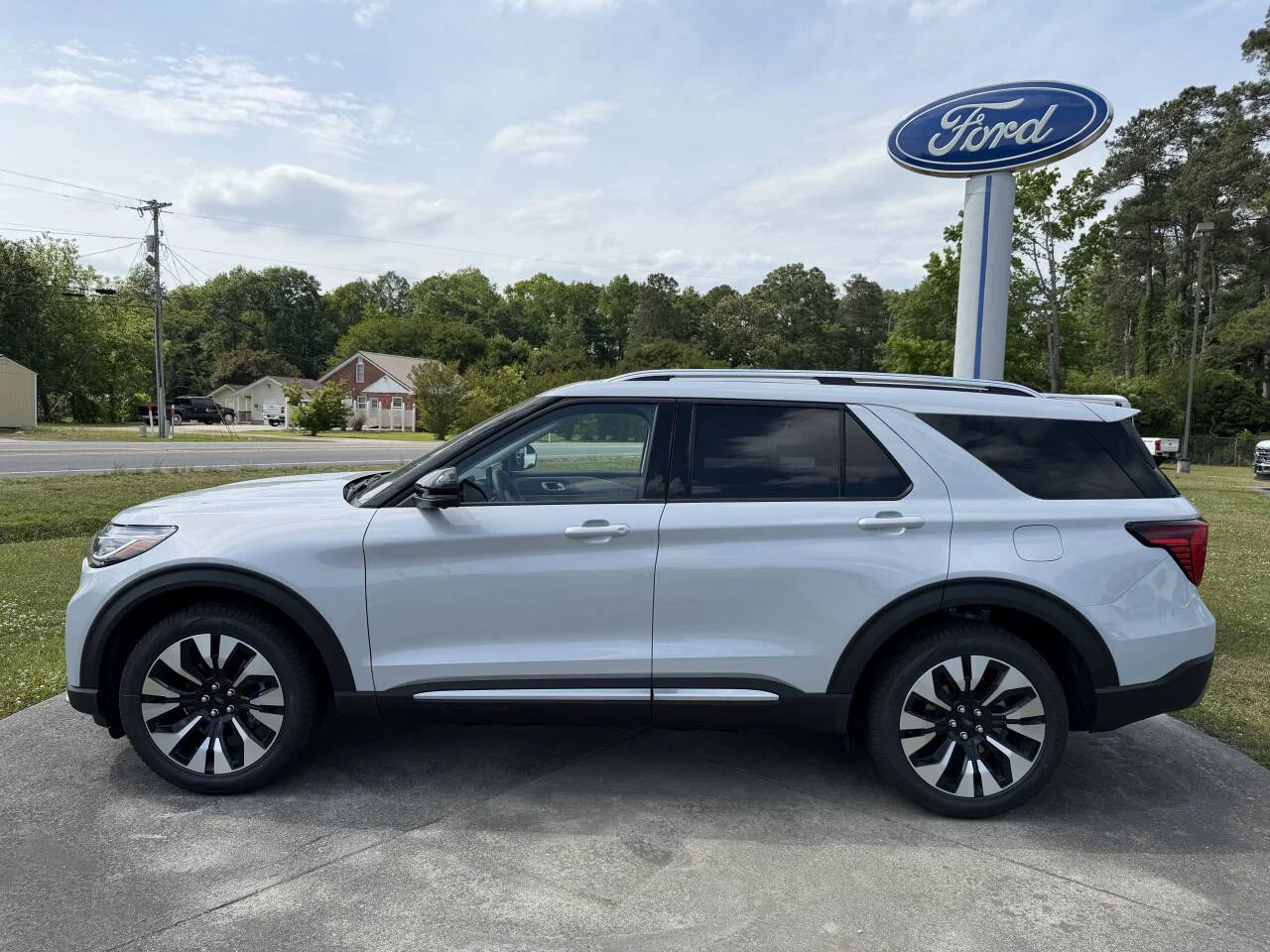 New 2026 Space White Metallic Ford Platinum™ image 2