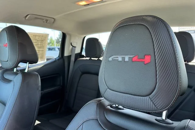 Used 2022 SUMMIT WHITE GMC 4WD AT4 w/Cloth image 25