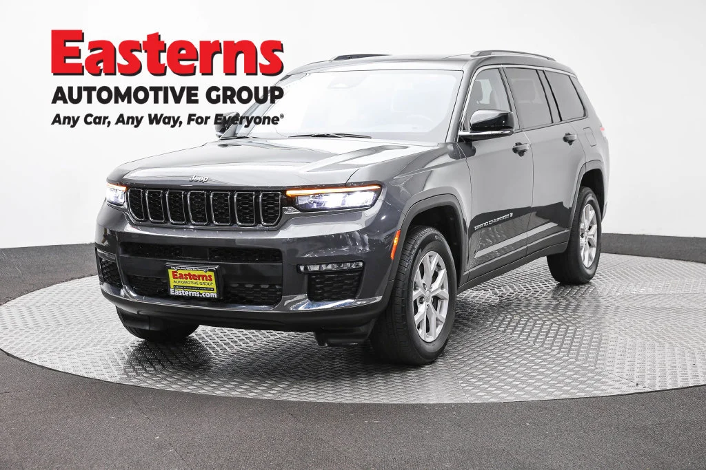 Used 2022 Gray Jeep Limited image 1
