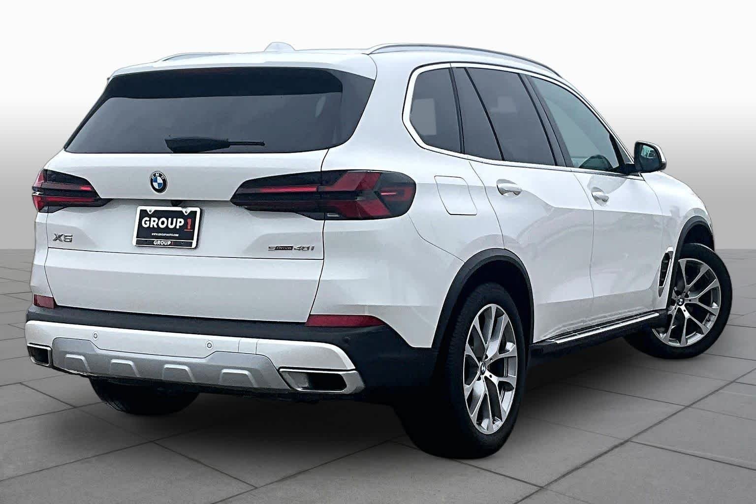 Used 2026 Alpine White BMW sDrive40i image 12