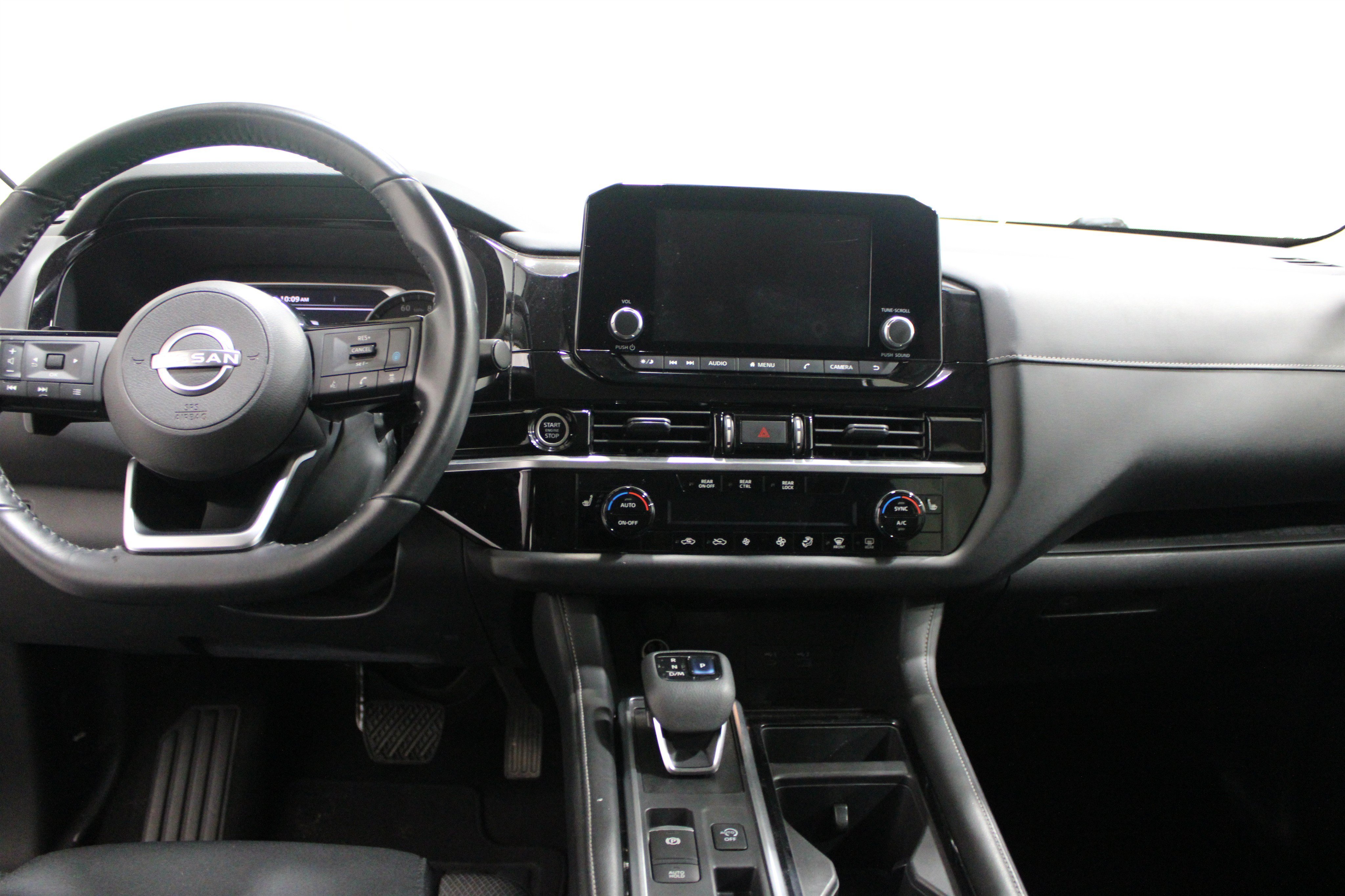 Used 2022 Super Black Nissan SV image 2