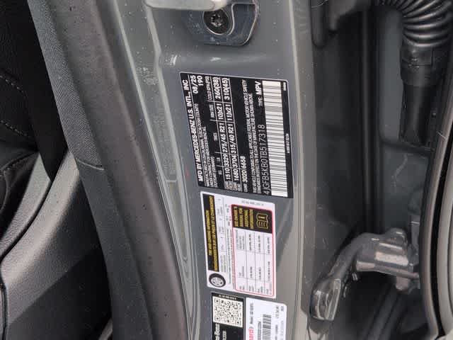 New 2026 MANUFAKTUR Silicon Grey Mercedes-Benz GLE 450 image 36