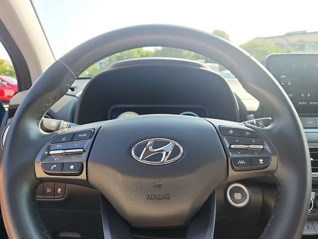 Used 2022 Green Hyundai Limited image 20