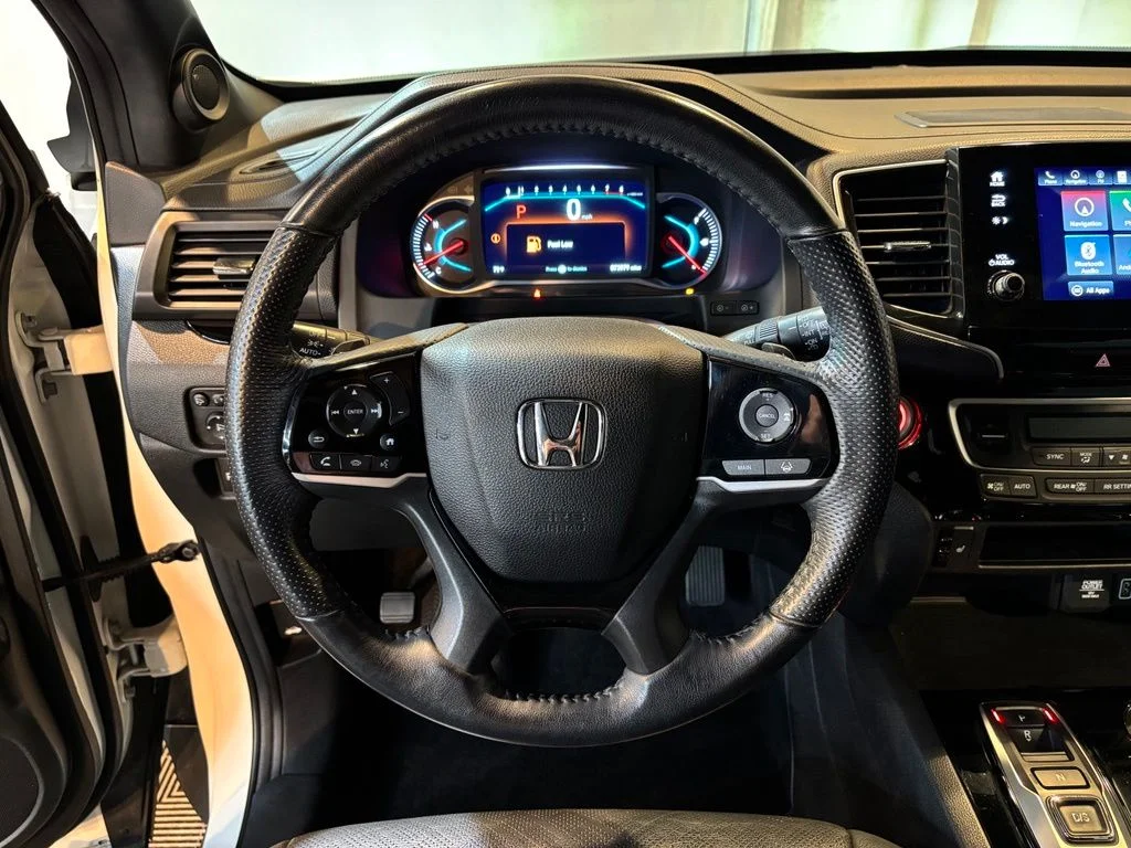 Used 2019 White Diamond Pearl Honda Touring image 11