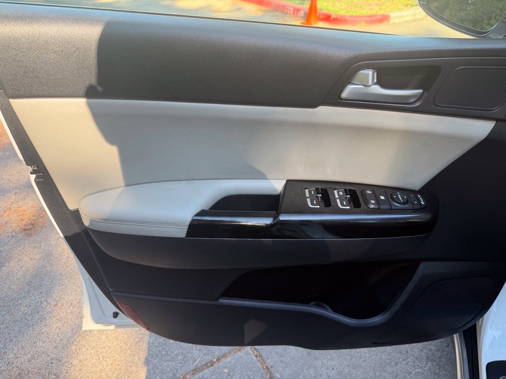 Used 2019 Snow White Pearl Kia EX image 12