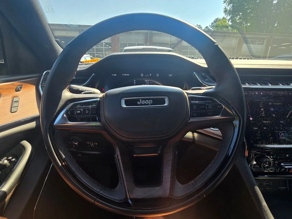 Used 2023 White Jeep Summit image 25