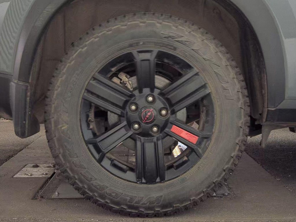 Used 2025 Boulder Gray Pearl Nissan Rock Creek image 15