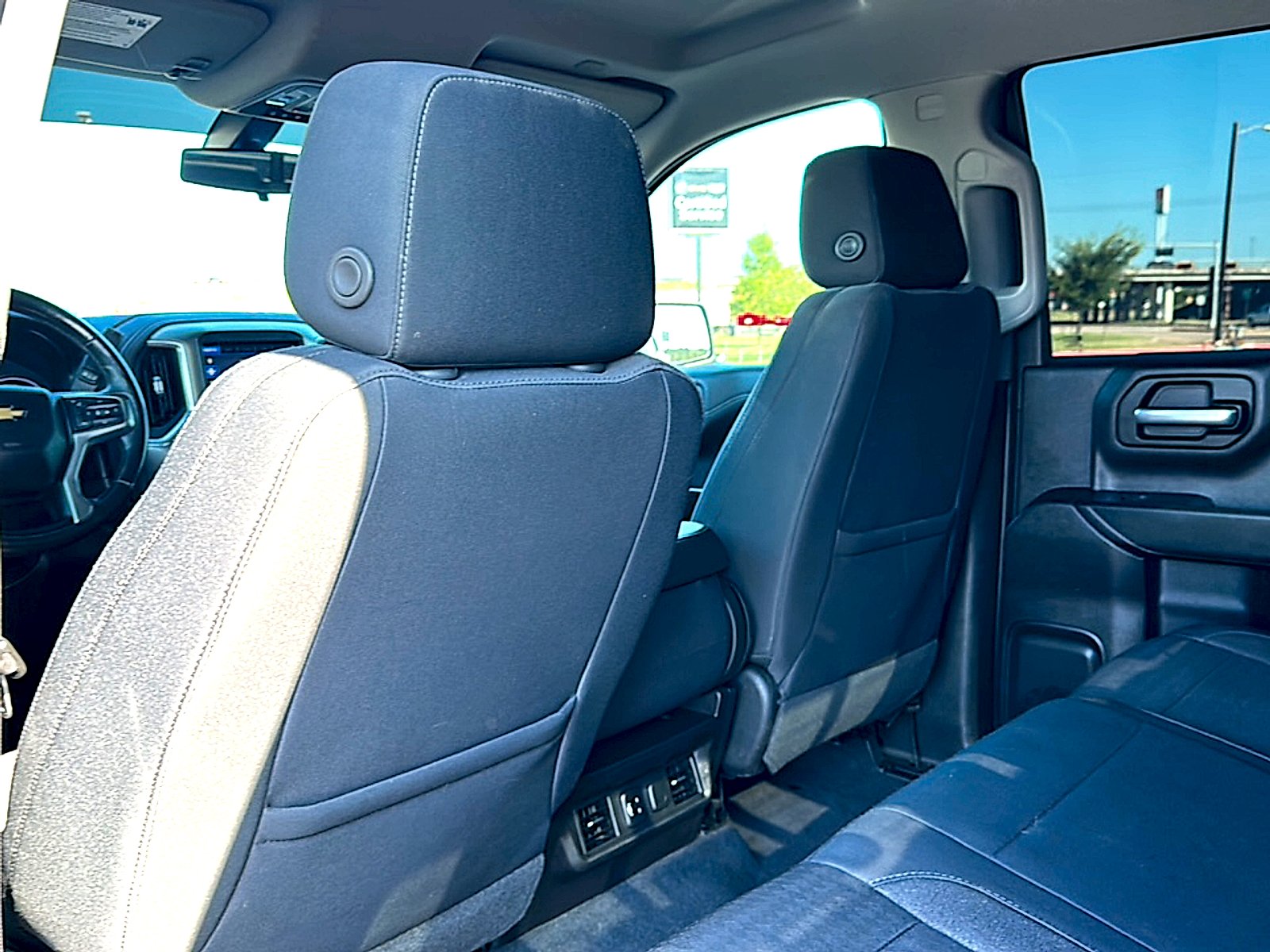 Used 2019 HAVANA BROWN METALLIC Chevrolet LT image 17