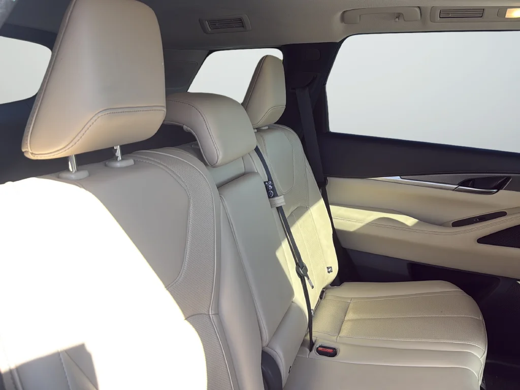 Used 2022 White INFINITI LUXE image 20