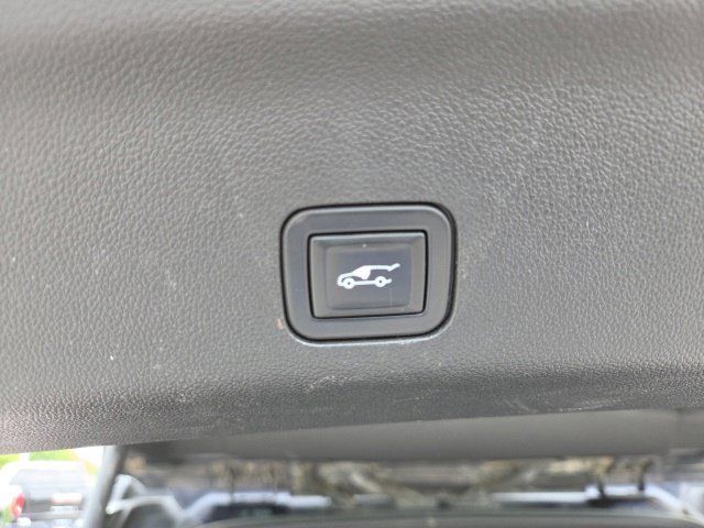 Used 2023 Silver GMC AT4 image 15