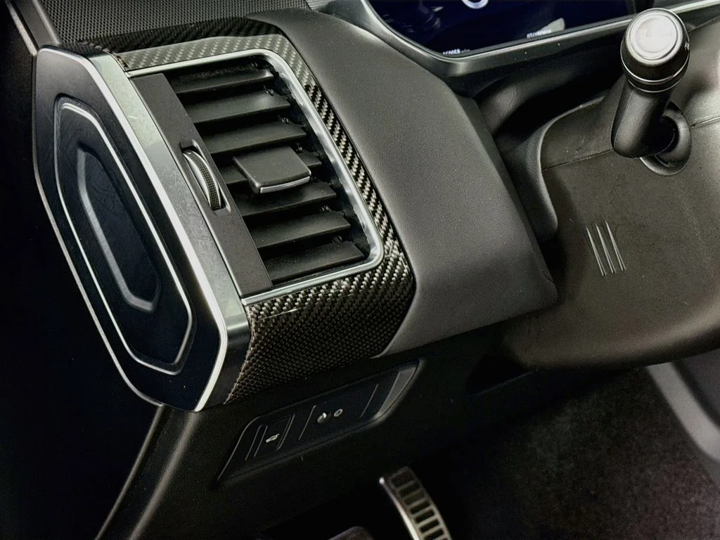 Used 2021  Land Rover SVR image 11