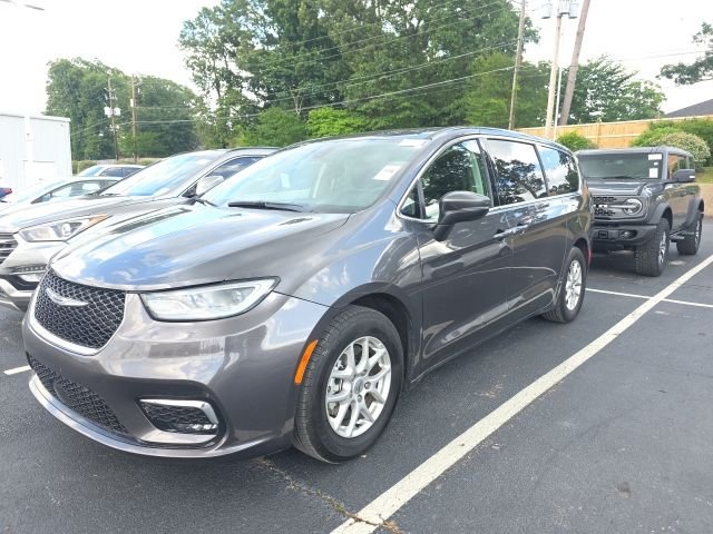 2023 Chrysler Pacifica Touring L's photo