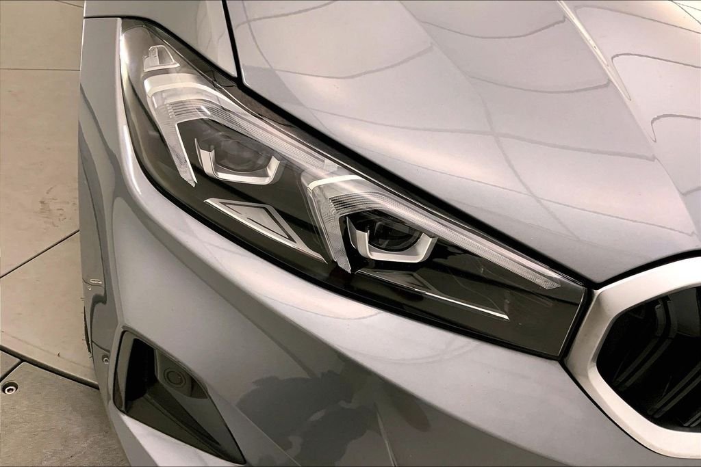 Used 2025 Skyscraper Grey Metallic BMW  image 27