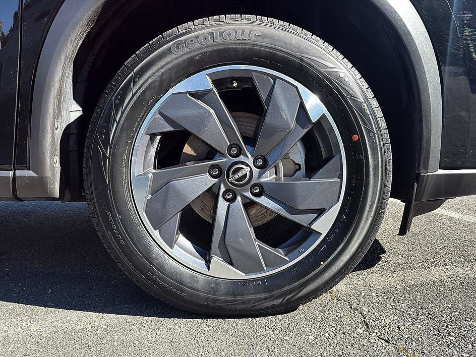 Used 2025 Super Black Nissan SV image 12