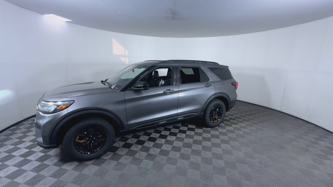 New 2026 Carbonized Gray Metallic Ford Tremor image 4