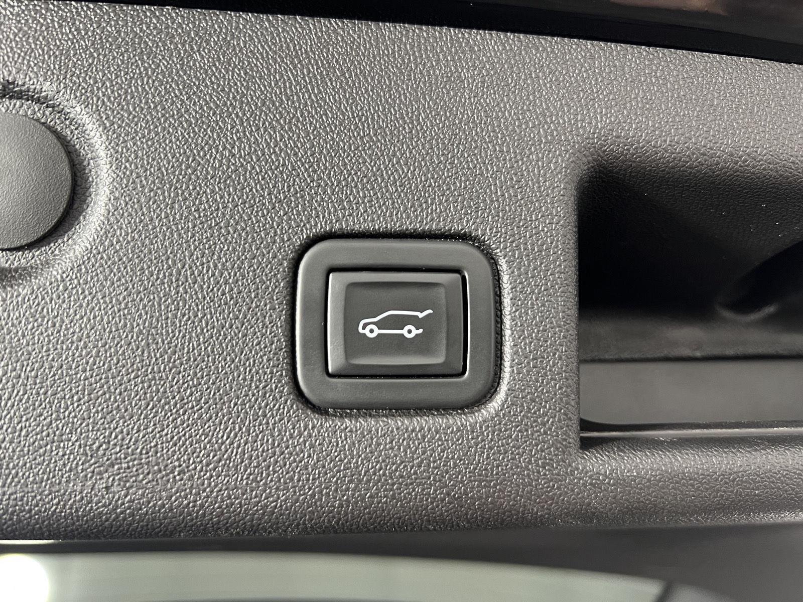 Used 2024 Mosaic Black Metallic Chevrolet RS image 23