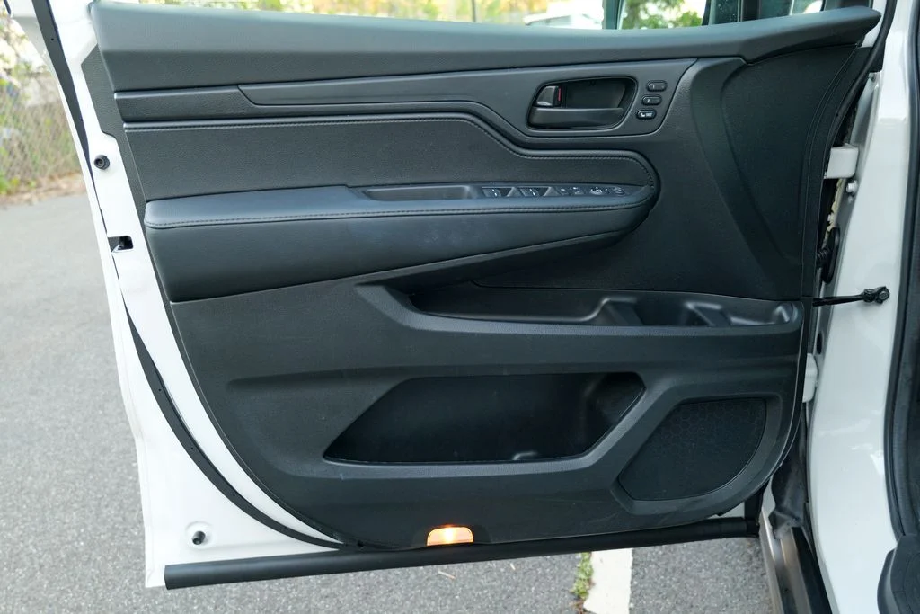 Used 2025 White Honda EX-L image 17