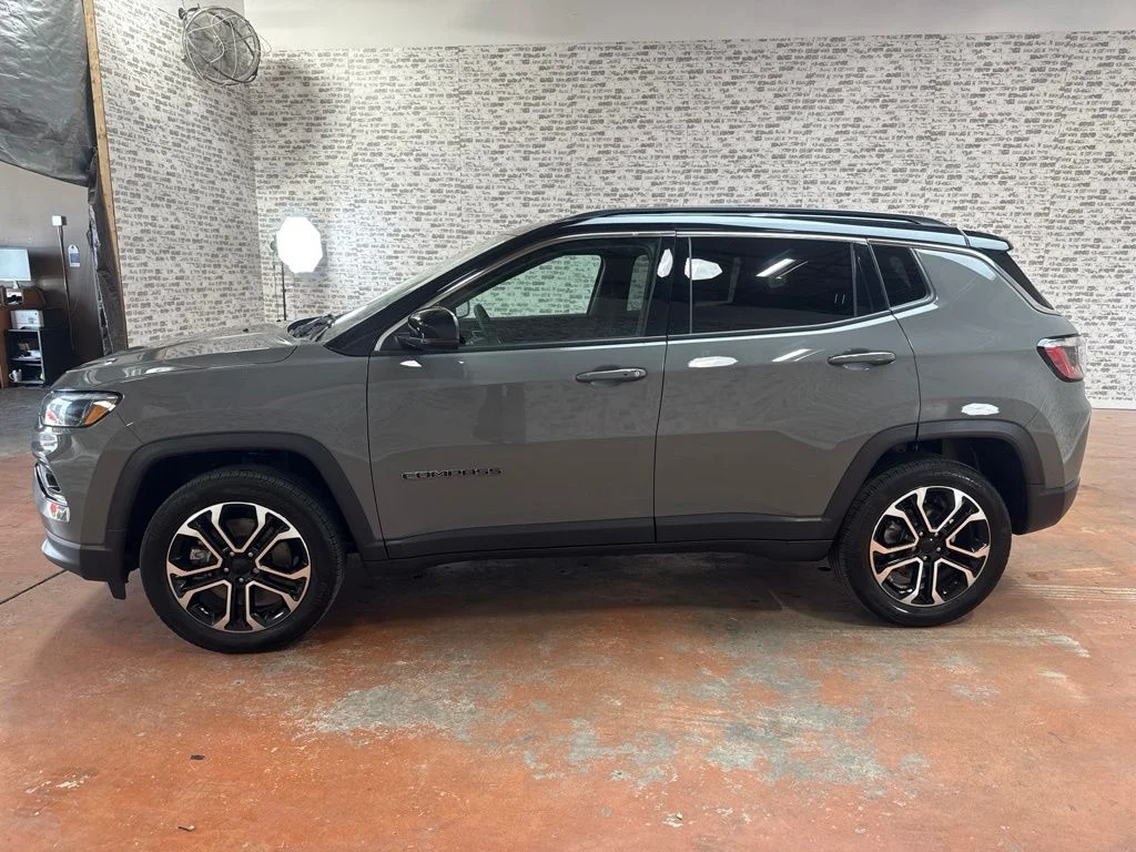 Used 2023 Gray Jeep Limited image 4