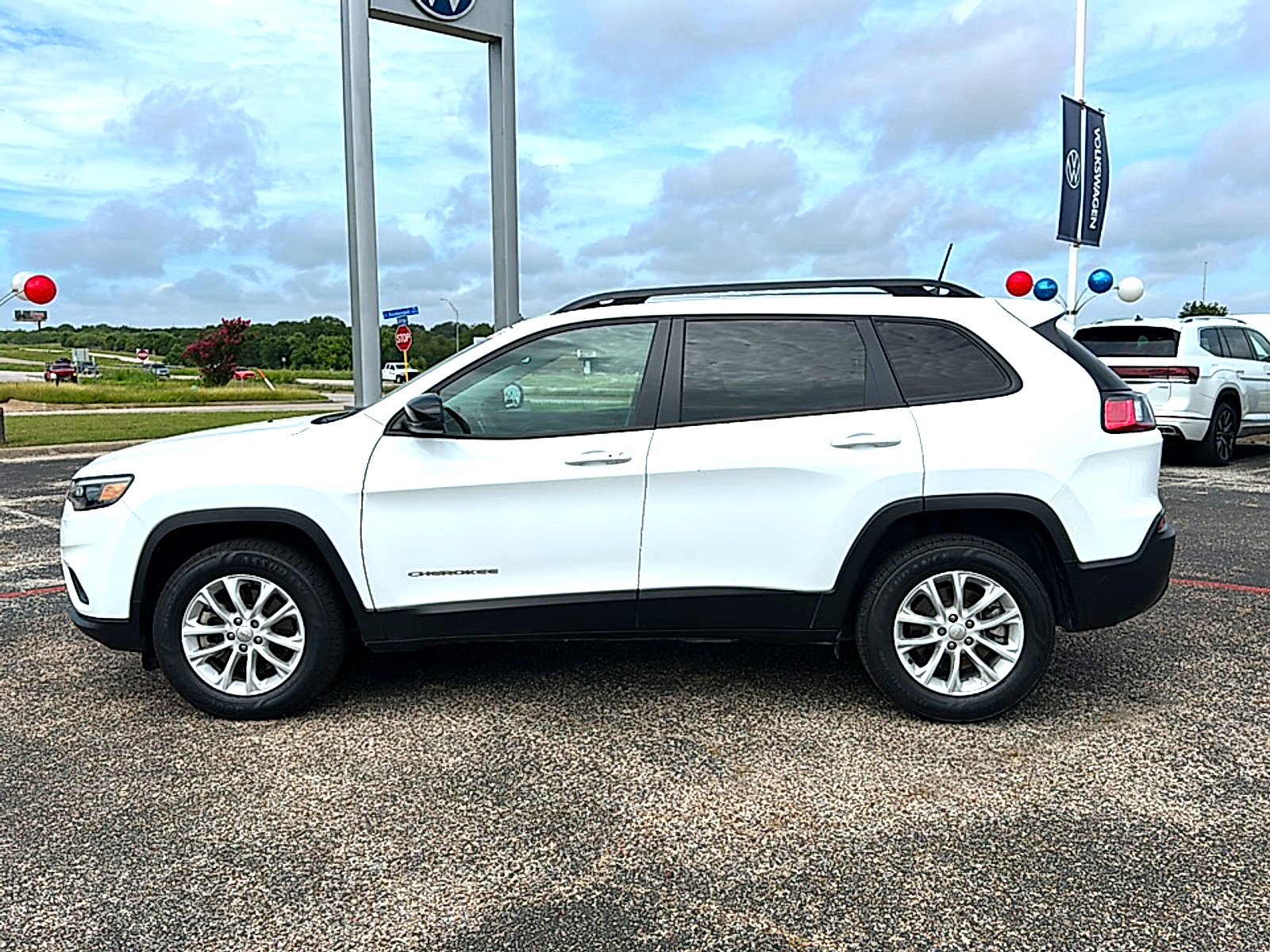 Used 2022 WHITE Jeep Latitude Lux 4x4 image 5