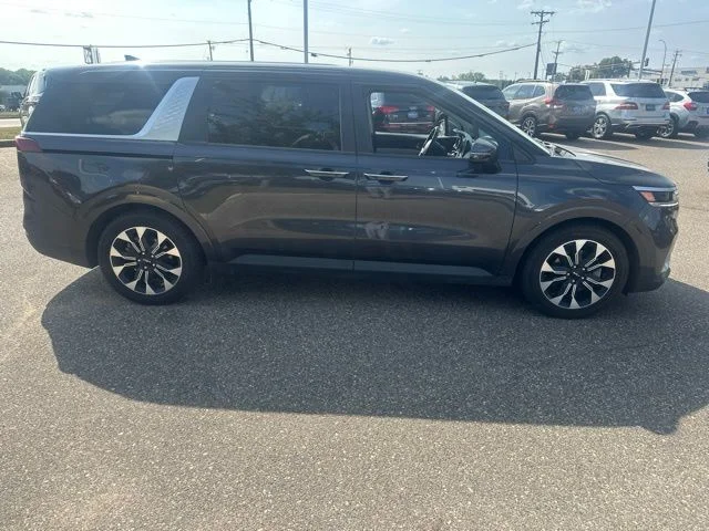 Used 2024 Kia Carnival EX with VIN KNDNC5H32R6356520 for sale in Inver Grove Heights, Minnesota