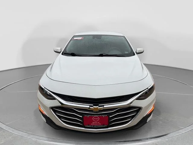 Used 2020 White Chevrolet LS image 9