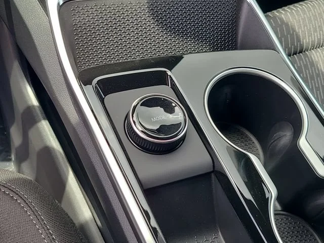 New 2027 Summit White Chevrolet LT image 32