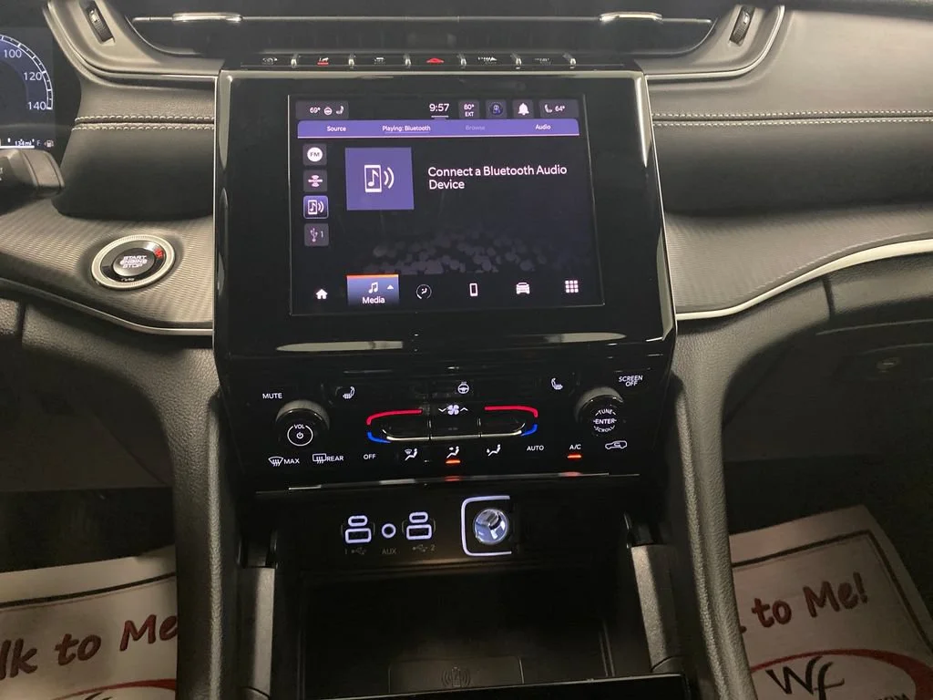 Used 2025 Diamond Black Cry Jeep Altitude image 22