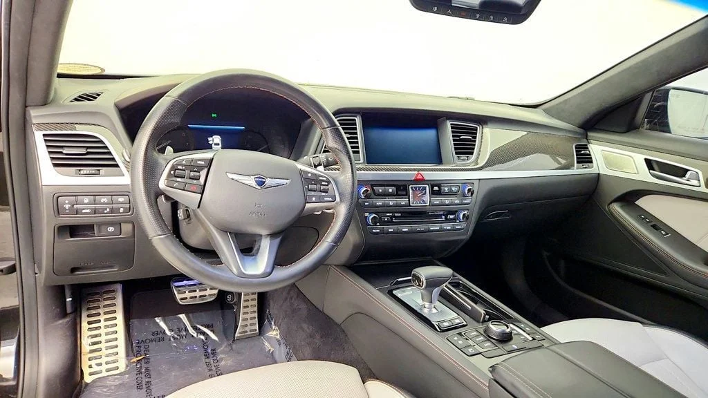 Used 2018 Victoria Black Genesis 3.3T Sport RWD image 14