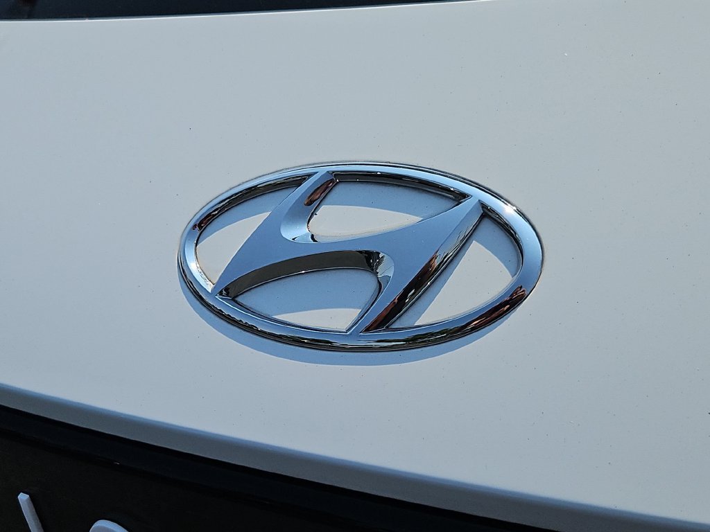 Used 2024 Atlas White Hyundai SE image 25