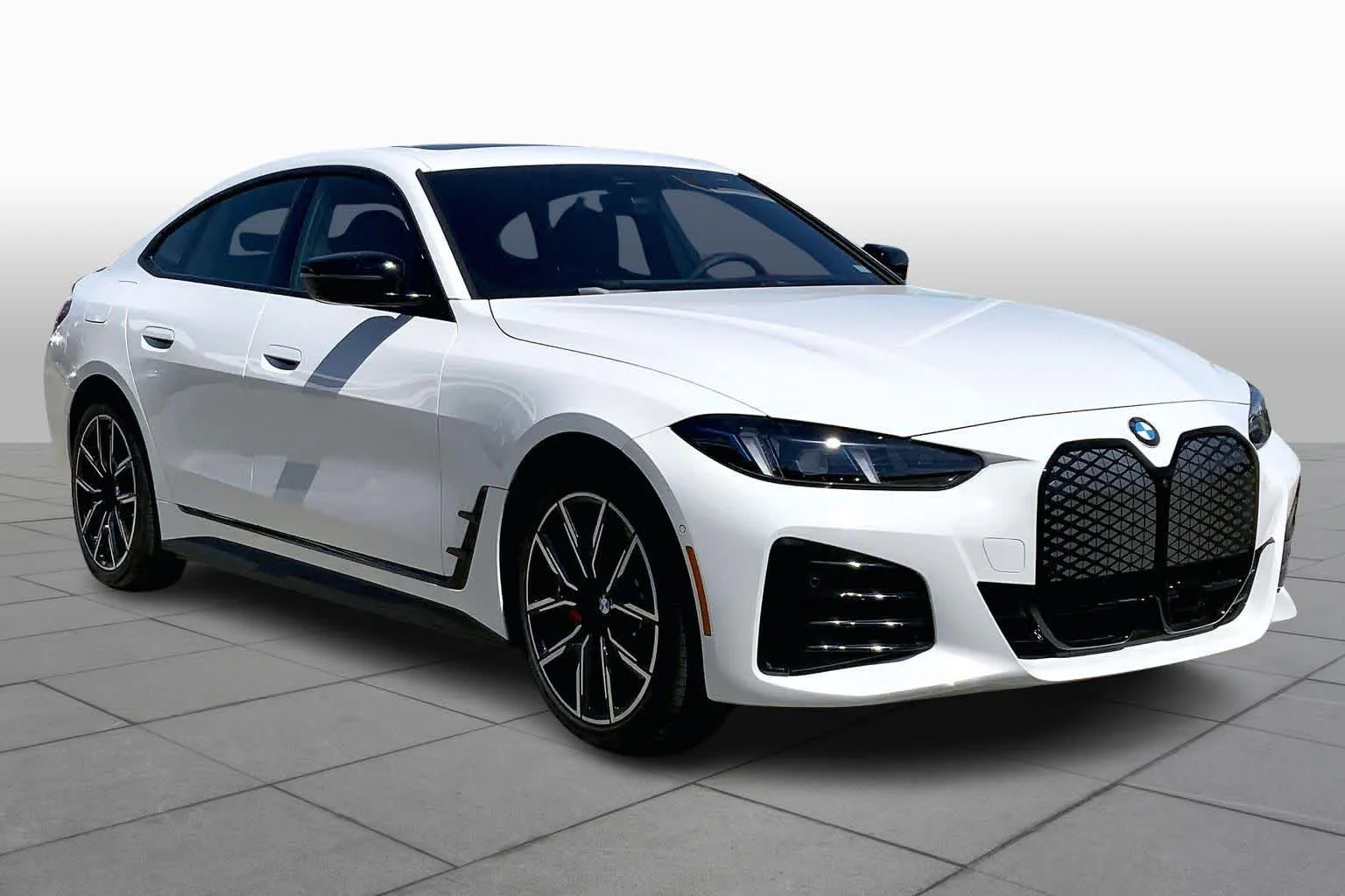 New 2026 Alpine White BMW xDrive40 image 2
