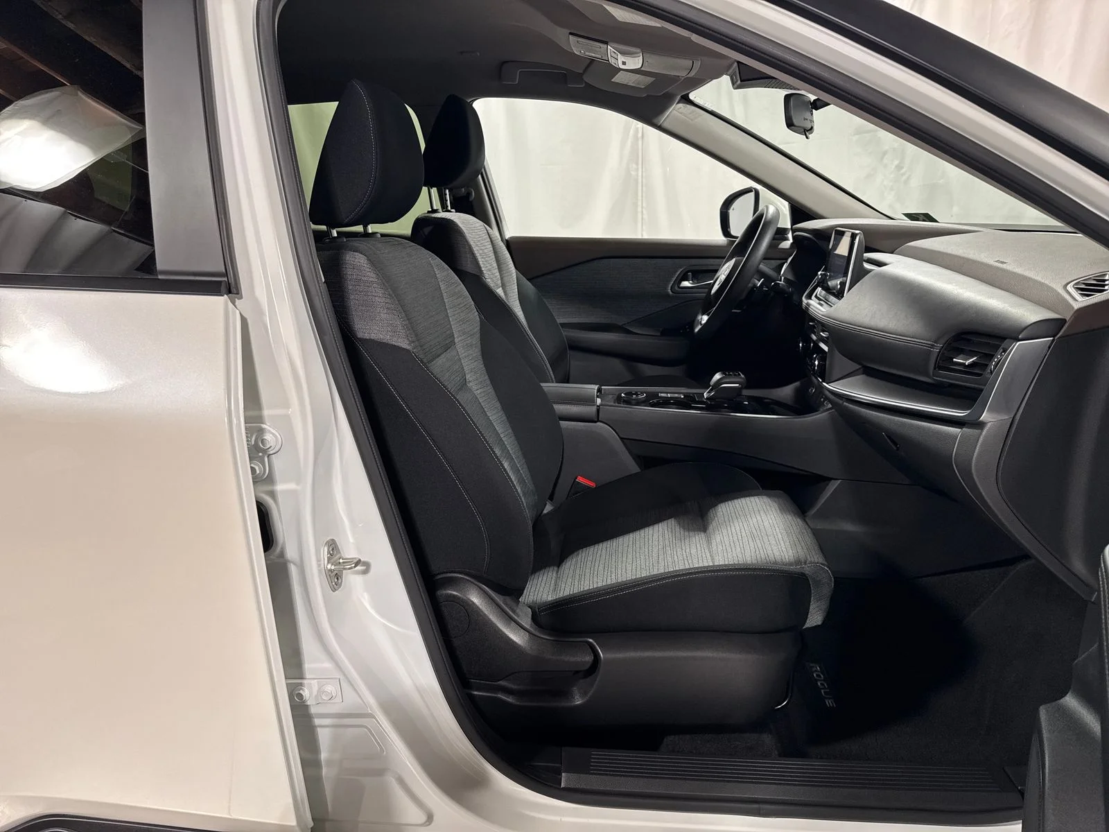 Used 2023 Pearl White Nissan SV image 15
