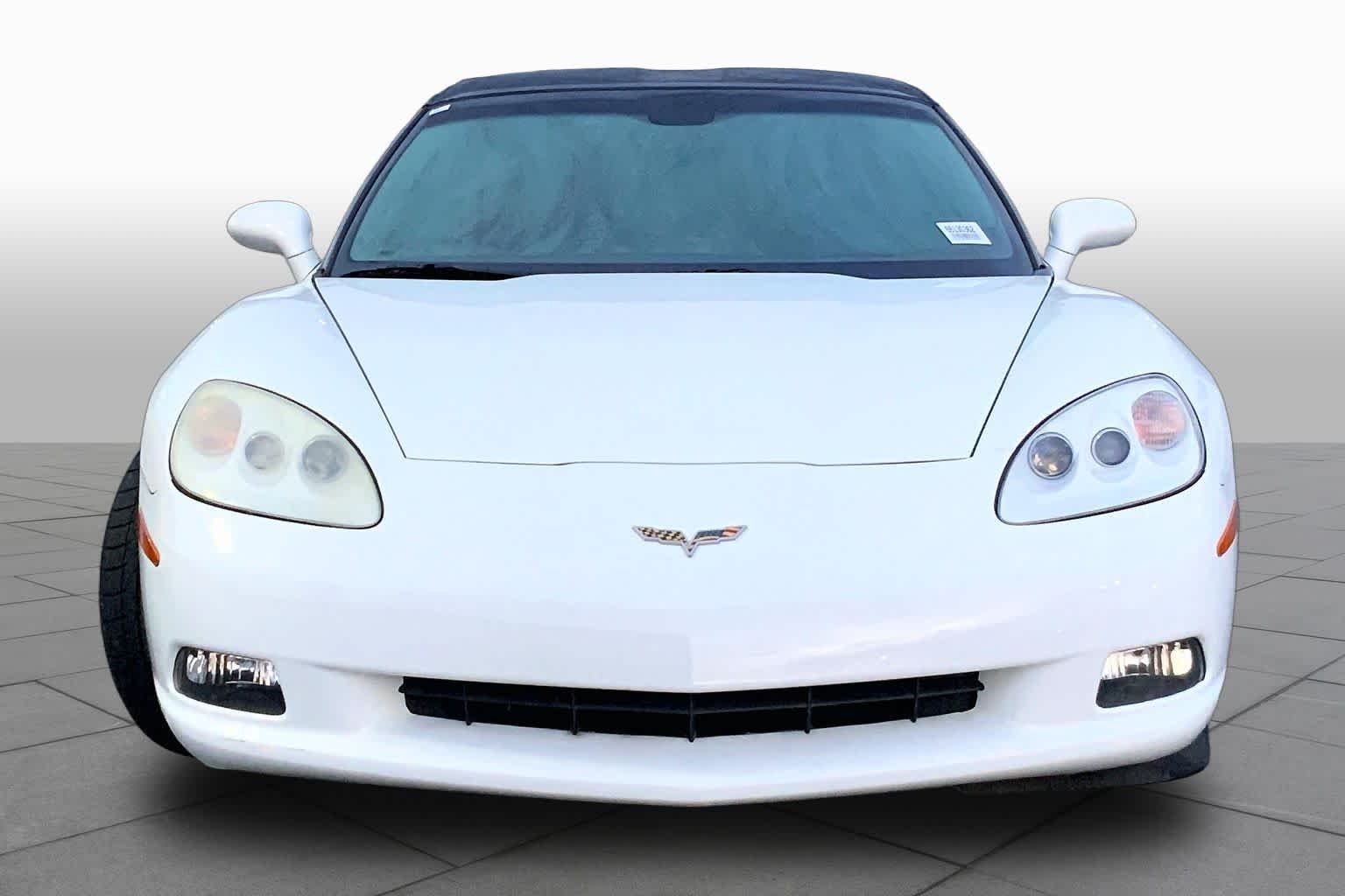 Used 2006 Arctic White Chevrolet  image 3