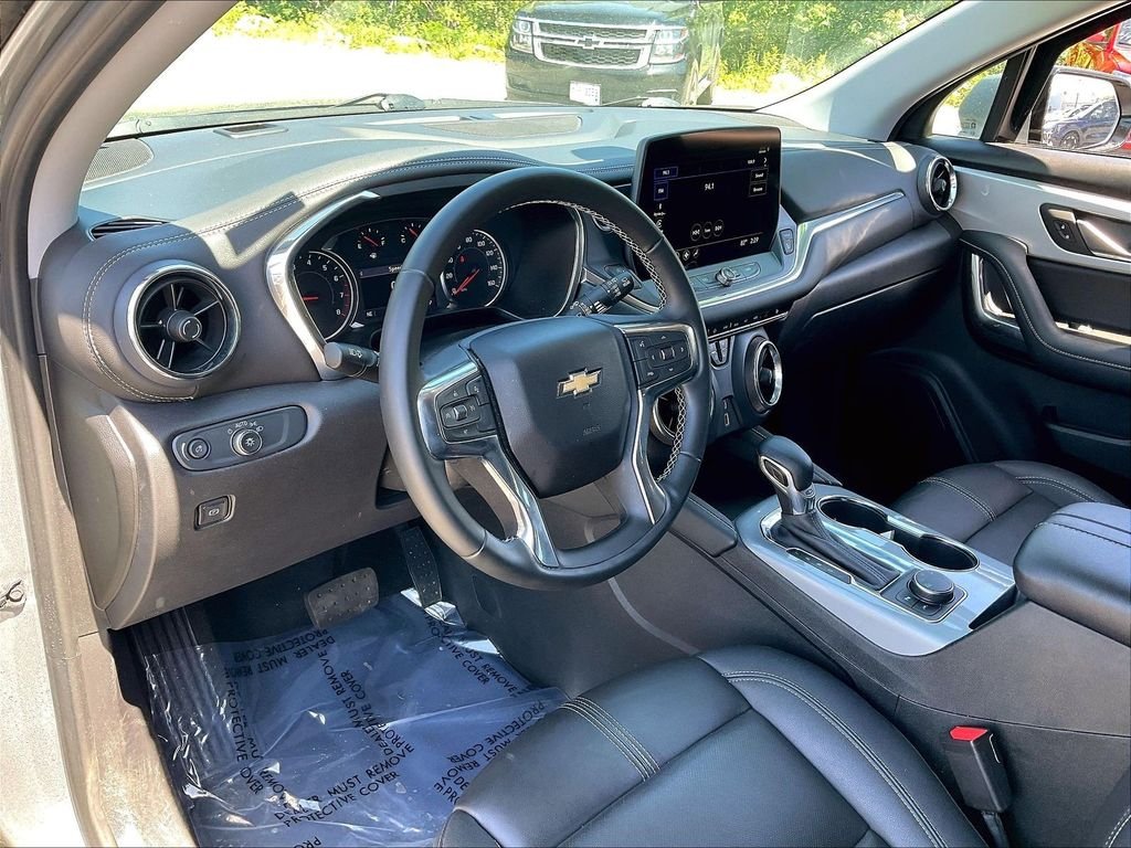 Used 2023 Gray Chevrolet LT image 8