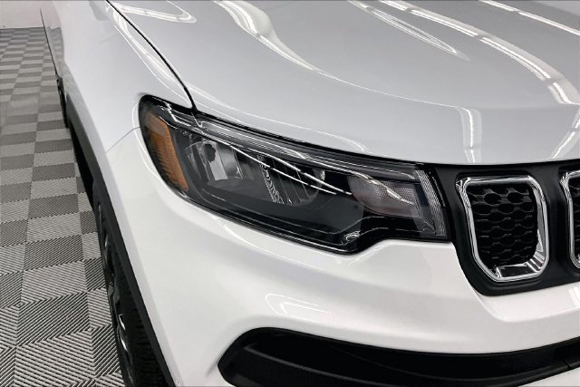 Used 2023 Bright White Clearcoat Jeep Latitude Lux image 34