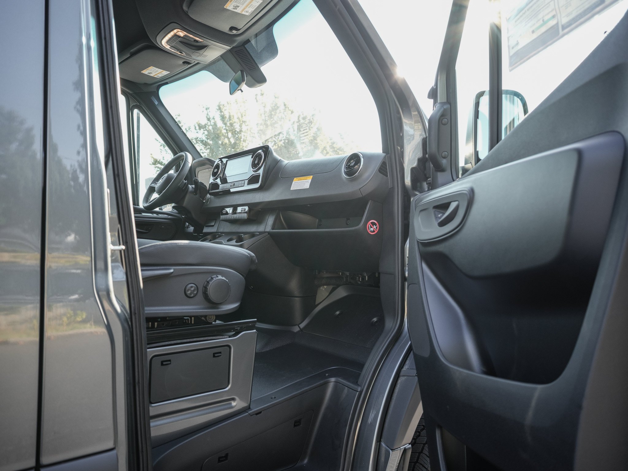 New 2025 SELENITE GREY Mercedes-Benz  image 30