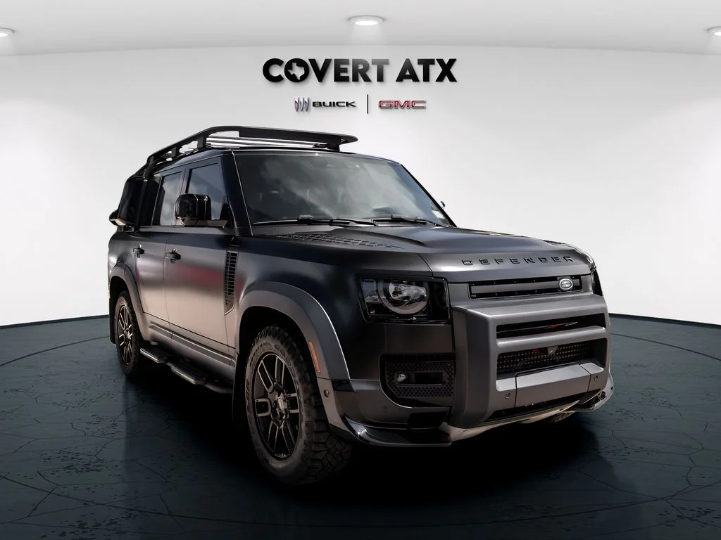 Used 2023  Land Rover SE image 9