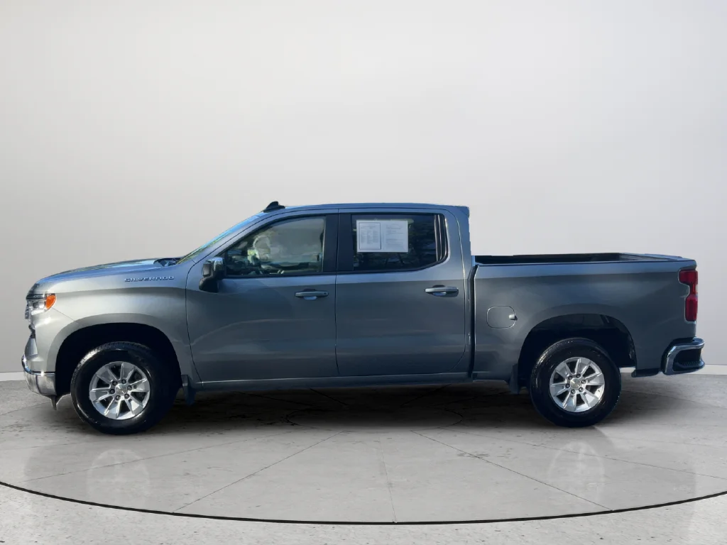 Used 2025 Gray Chevrolet LT image 9