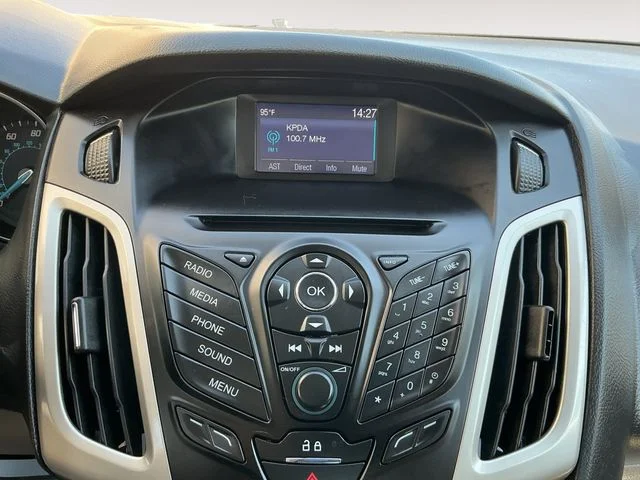 Used 2014 Gray Ford SE image 9